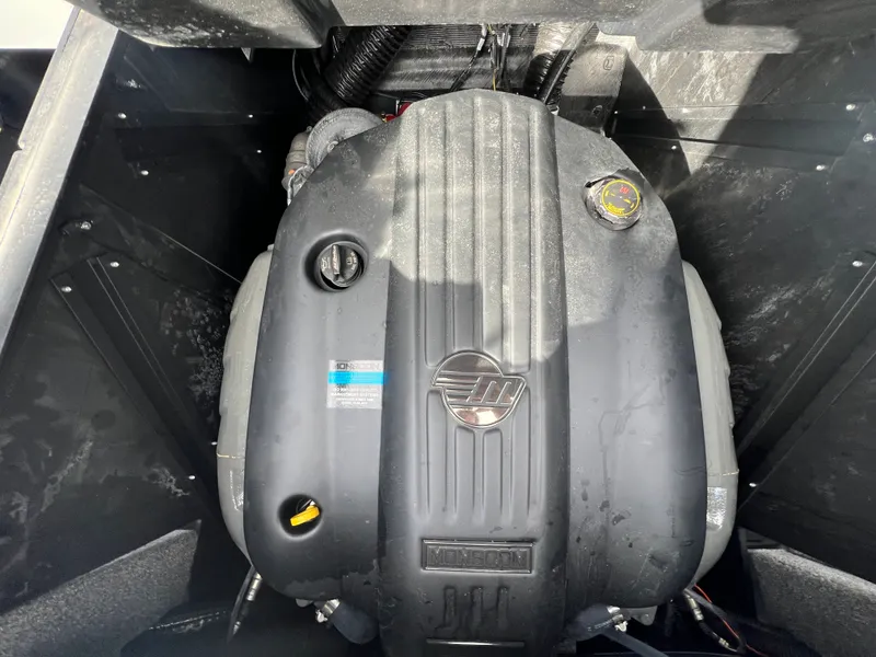 Slide: The Image of Malibu Wakesetter 22 LSV 2025 - 16