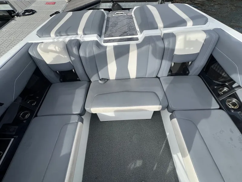 Slide: The Image of Malibu Wakesetter 22 LSV 2025 - 8