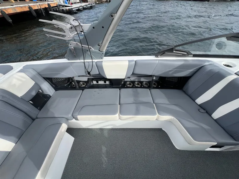 Slide: The Image of Malibu Wakesetter 22 LSV 2025 - 9