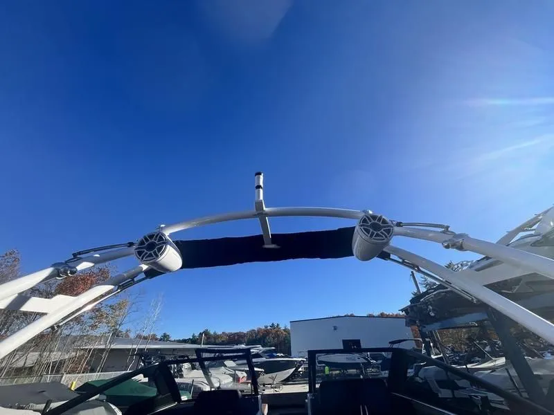 Slide: The Image of Cobalt R8 Surf 2025 - 12