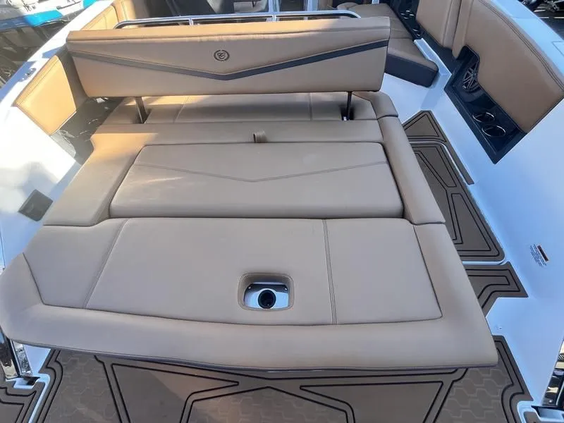 Slide: The Image of Cobalt R8 Surf 2025 - 19