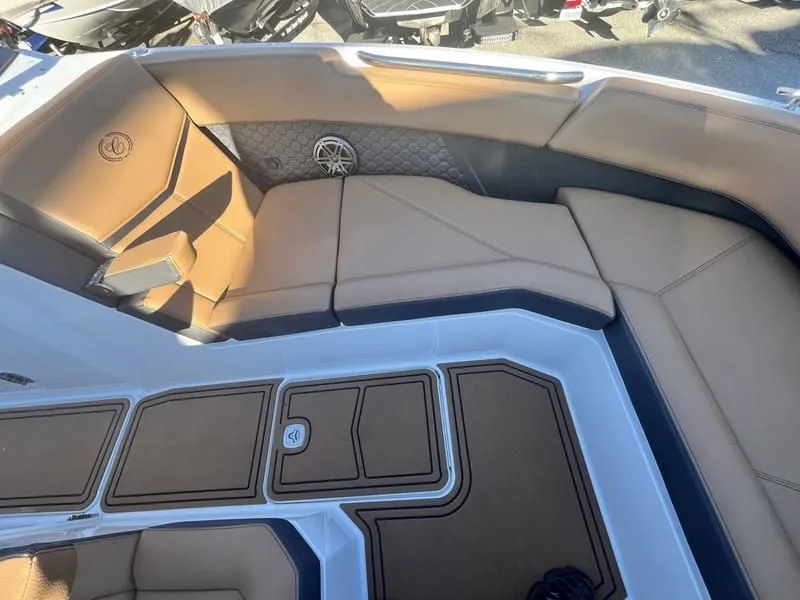 Slide: The Image of Cobalt R8 Surf 2025 - 3