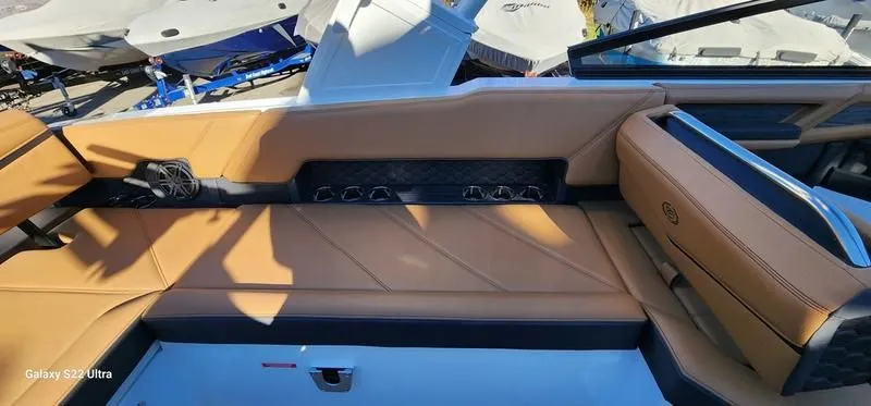 Slide: The Image of Cobalt R8 Surf 2025 - 6