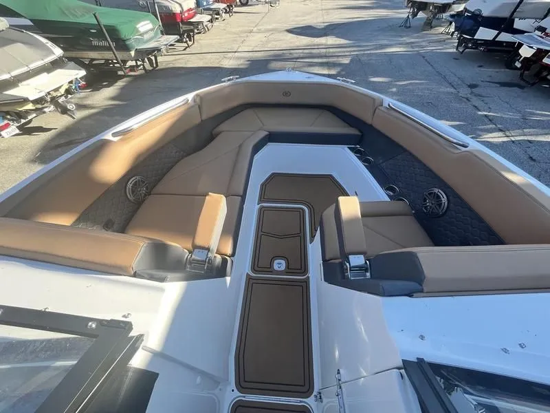 Slide: The Image of Cobalt R8 Surf 2025 - 7