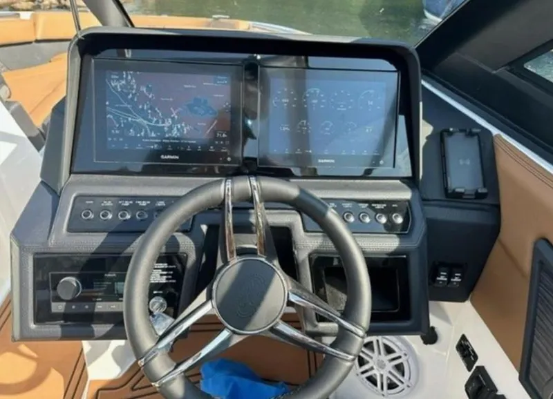 Slide: The Image of Cobalt R8 Surf 2025 - 5