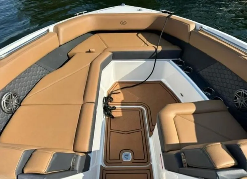 Slide: The Image of Cobalt R8 Surf 2025 - 7