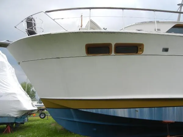 Slide: The Image of Chris-Craft Commander 1969 - 8