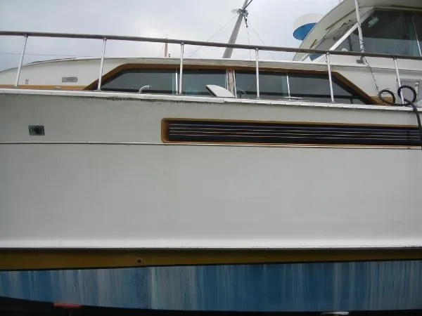 Slide: The Image of Chris-Craft Commander 1969 - 9