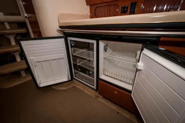 Slide: The Image of Sea Ray 360 Sundancer 2002 - 9