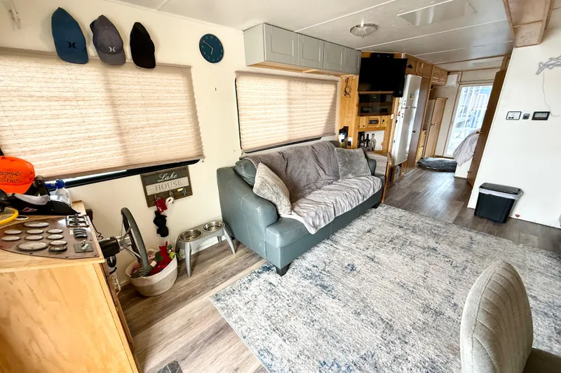 Slide: The Image of Interior of a 2006 Myacht 4313 houseboat with cozy living area and modern decor. - 3