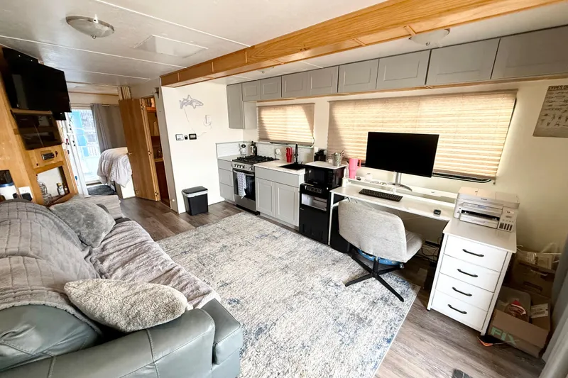 Slide: The Image of Interior of a 2006 Myacht 4313 houseboat with cozy living area and modern kitchen. - 4