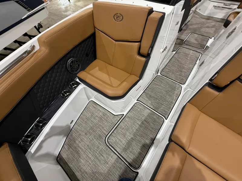 Slide: The Image of Cobalt R8 Surf 2026 - 970