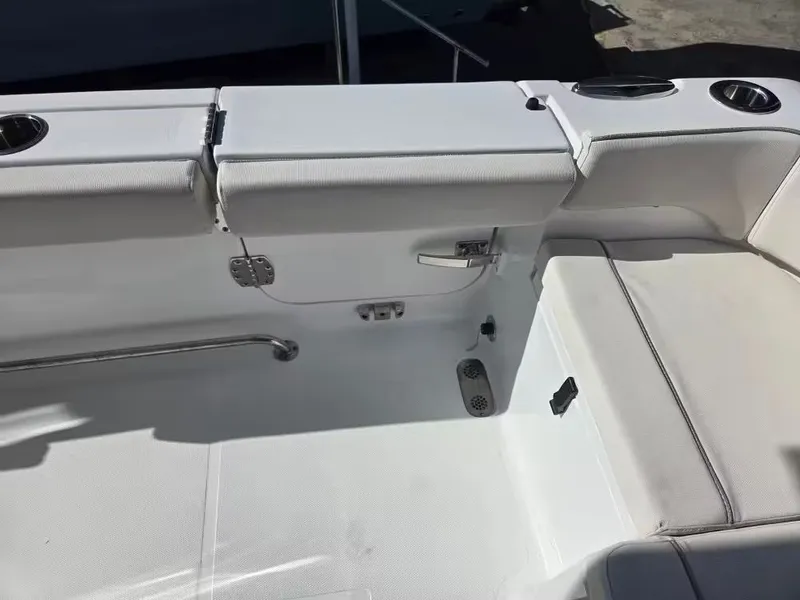 Slide: The Image of Sea Hunt Ultra 275 SE 2024 - 6