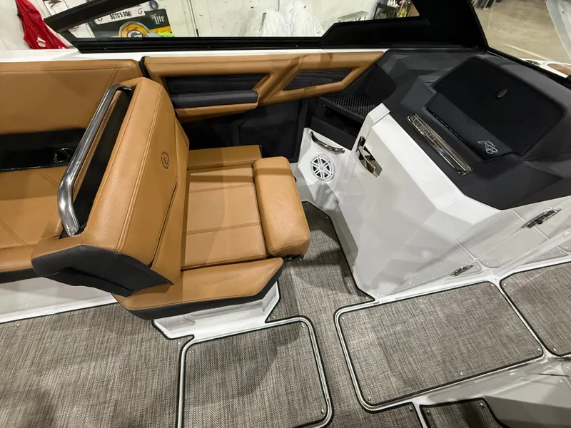 Slide: The Image of Cobalt R8 Surf 2026 - 1217