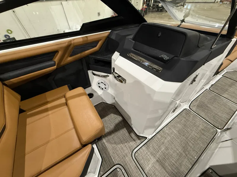 Slide: The Image of Cobalt R8 Surf 2026 - 858