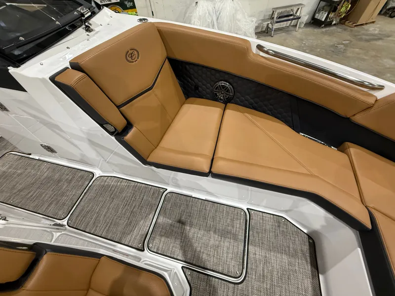 Slide: The Image of Cobalt R8 Surf 2026 - 918