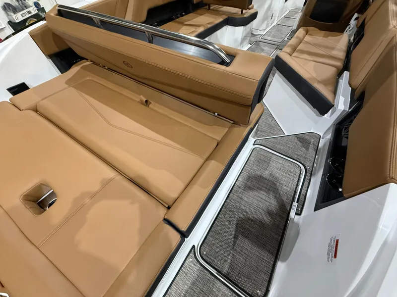 Slide: The Image of Cobalt R8 Surf 2026 - 1048