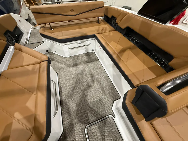 Slide: The Image of Cobalt R8 Surf 2026 - 989