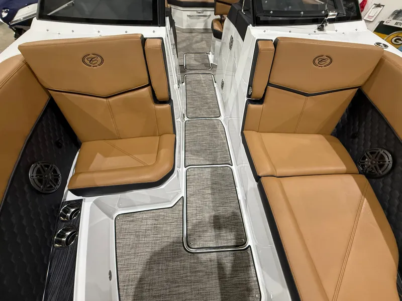 Slide: The Image of Cobalt R8 Surf 2026 - 999