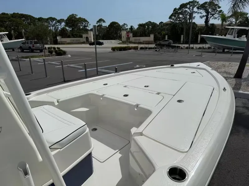 Slide: The Image of Skeeter SX241 2025 - 6