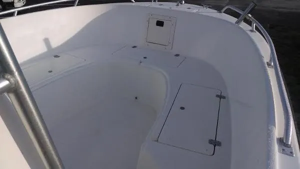 Slide: The Image of Mako 232 Center Console 2001 - 2
