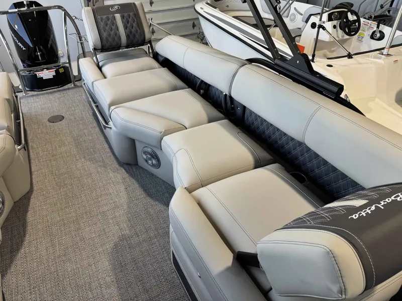 Slide: The Image of Barletta LUSSO L23M/TT 2025 - 13