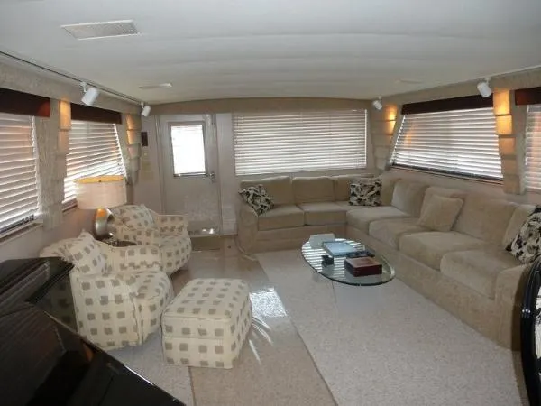 Slide: The Image of Hatteras 70 Motor Yacht 1988 - 1