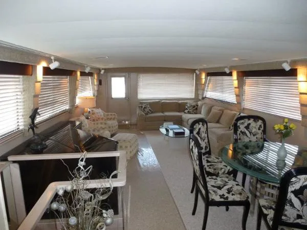 Slide: The Image of Hatteras 70 Motor Yacht 1988 - 4