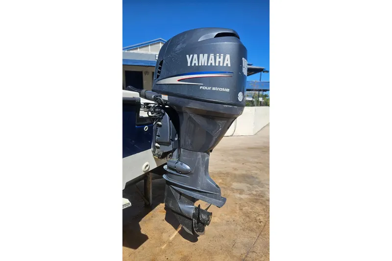 Slide: The Image of 2009 Cobia 191 Bay with Yamaha four-stroke outboard motor. - 12