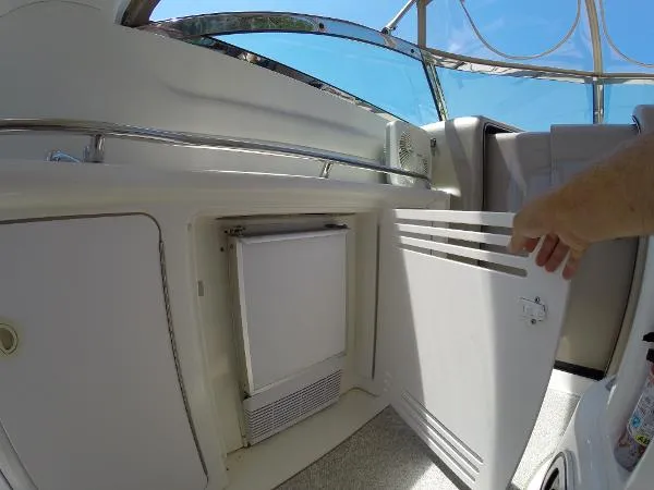 Slide: The Image of Sea Ray 380 Sundancer 2000 - 10