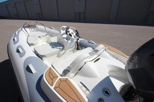 Slide: The Image of Zodiac Yachtline 420 DL NEO 60hp In Stock 2015 - 7