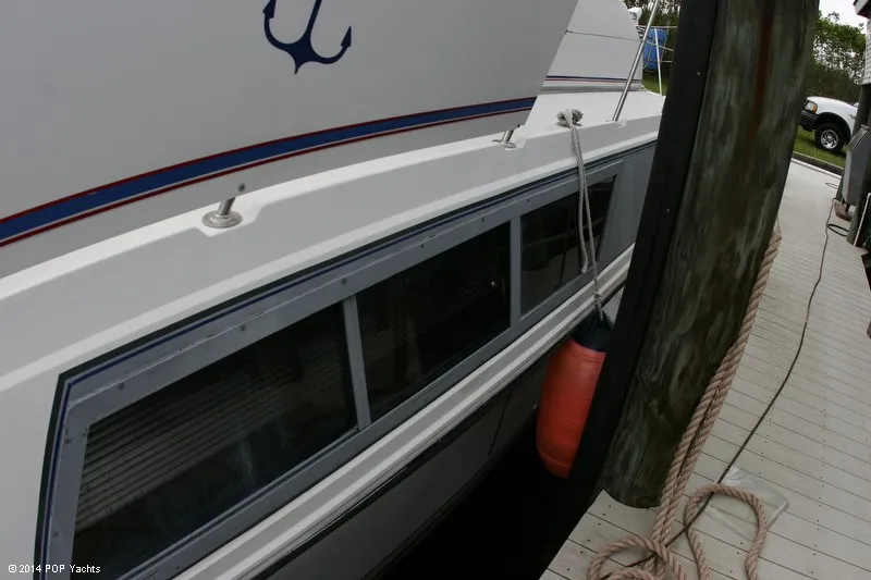 Slide: The Image of Carver Yachts 330 Mariner 1994 - 7