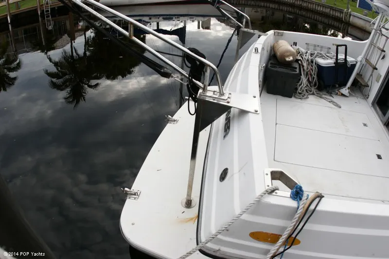 Slide: The Image of Carver Yachts 330 Mariner 1994 - 8