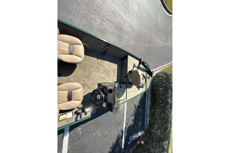 Slide: The Image of Interior view of 2026 Tracker Bass Tracker Classic Limited boat. - 49