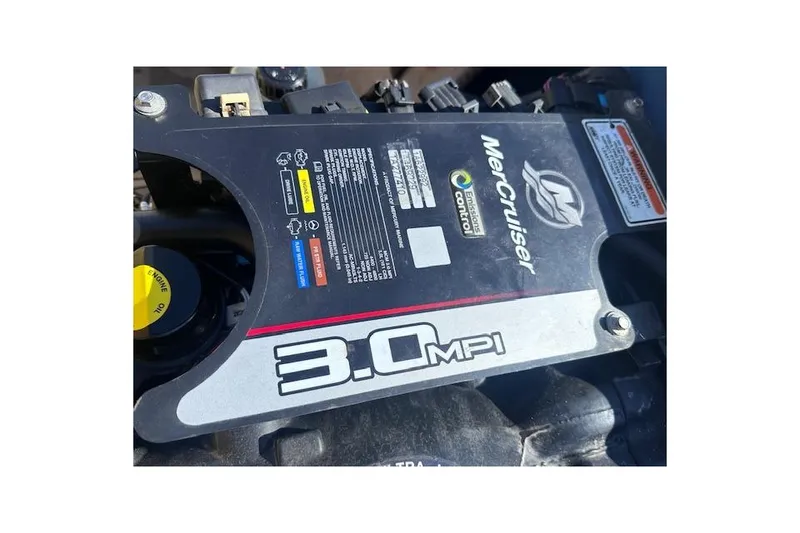 Slide: The Image of MerCruiser 3.0 MPI engine in a 2011 Stingray 185 LS/LX boat. - 24