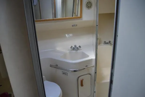 Slide: The Image of Sea Ray 400 Express Cruiser 1996 - 10