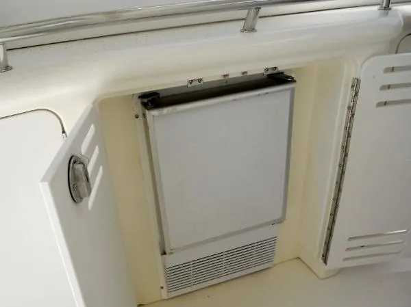 Slide: The Image of Sea Ray 410 Sundancer 2001 - 7