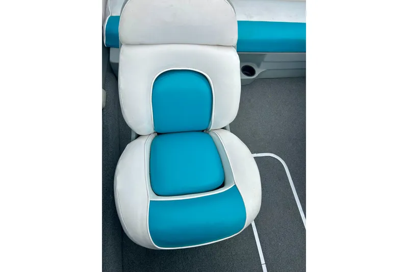 Slide: The Image of 1993 Glastron SSV 175 boat seat with blue and white upholstery. - 9