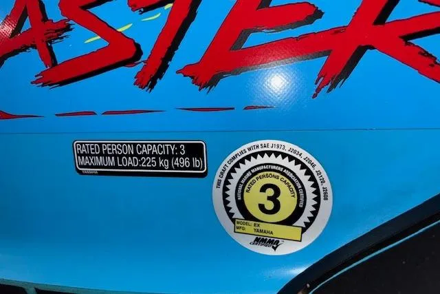 Slide: The Image of 2022 Yamaha WaveRunner JetBlaster label showing capacity: 3 persons, 225 kg max load. - 19