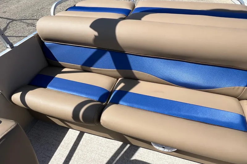 Slide: The Image of Tan and blue seating on a 2001 Premier 250 Grand Majestic boat. - 16