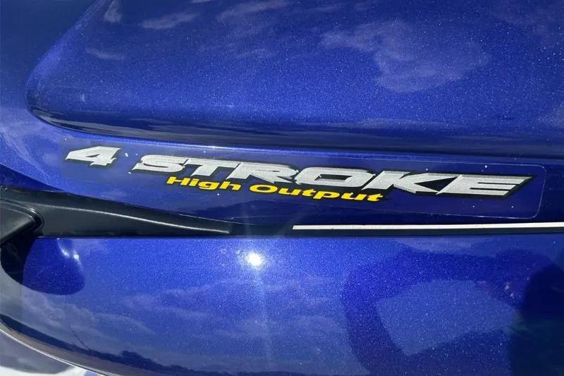 Slide: The Image of Blue Yamaha FX 1000 2004 with "4 Stroke High Output" emblem. - 5