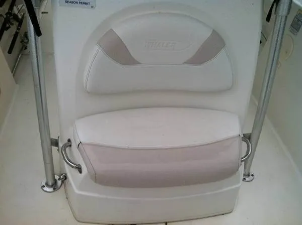 Slide: The Image of Boston Whaler 270 Outrage 2005 - 6