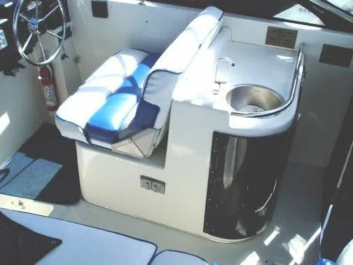 Slide: The Image of Bayliner 3205 Avanti 1989 - 11