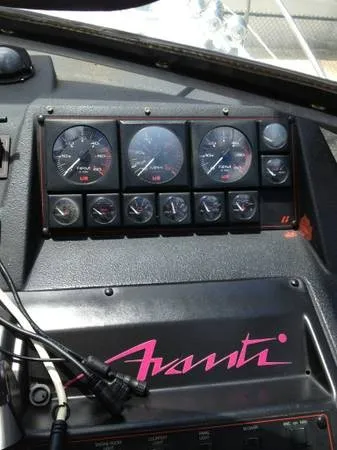 Slide: The Image of Bayliner 3205 Avanti 1989 - 6