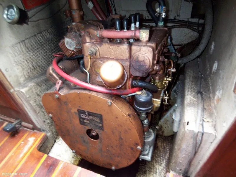 Slide: The Image of Columbia 8.7 Sloop 29 Wide Body 1977 - 11