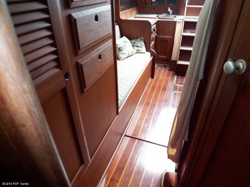 Slide: The Image of Columbia 8.7 Sloop 29 Wide Body 1977 - 4