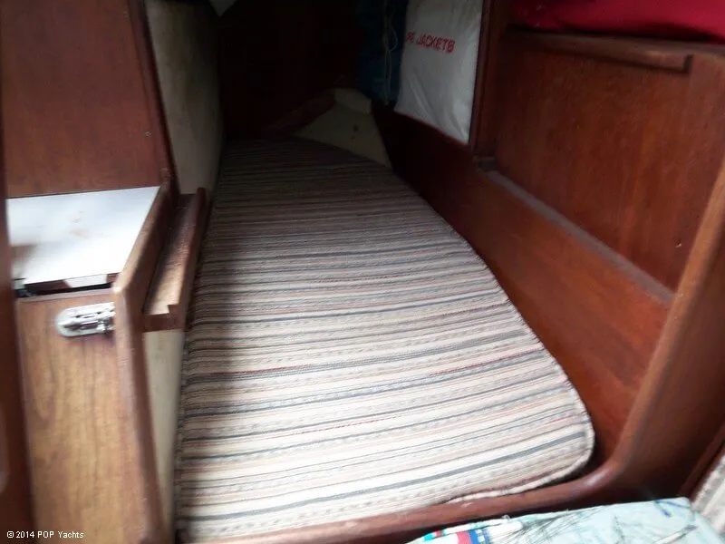 Slide: The Image of Columbia 8.7 Sloop 29 Wide Body 1977 - 8