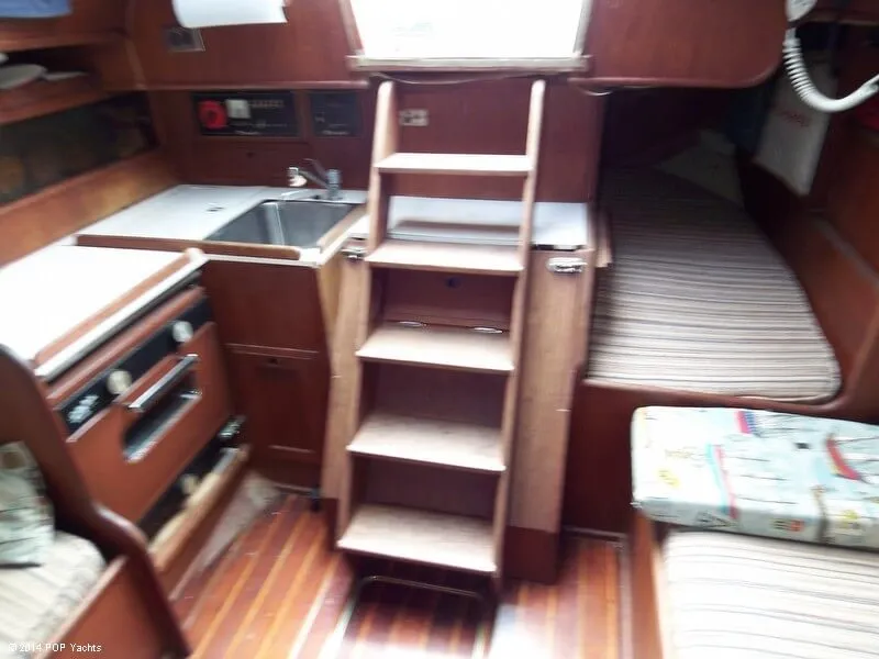 Slide: The Image of Columbia 8.7 Sloop 29 Wide Body 1977 - 9