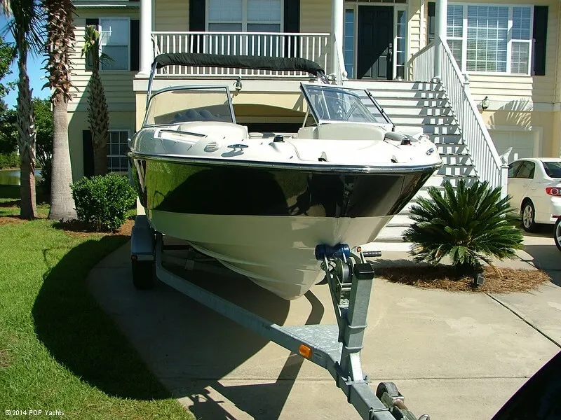 Slide: The Image of Bayliner 235 Bowrider 2011 - 10