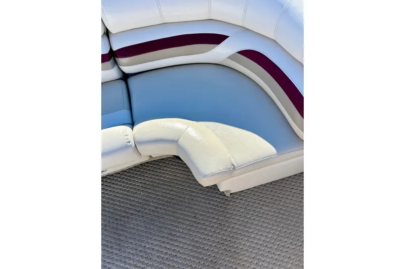 Slide: The Image of White and maroon seating on 2007 Crest LE 2270 boat, textured carpet flooring. - 33